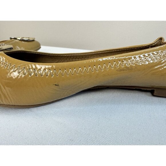 Tory Burch Reva Tan Patent Ballet Flats 8.5 Gold Logo Chic Luxe Classic Spot - Picture 8 of 16